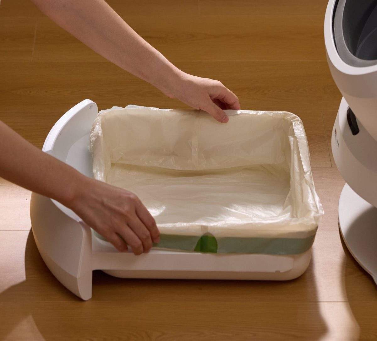 Luma Smart Litter Box & Accessory Kit